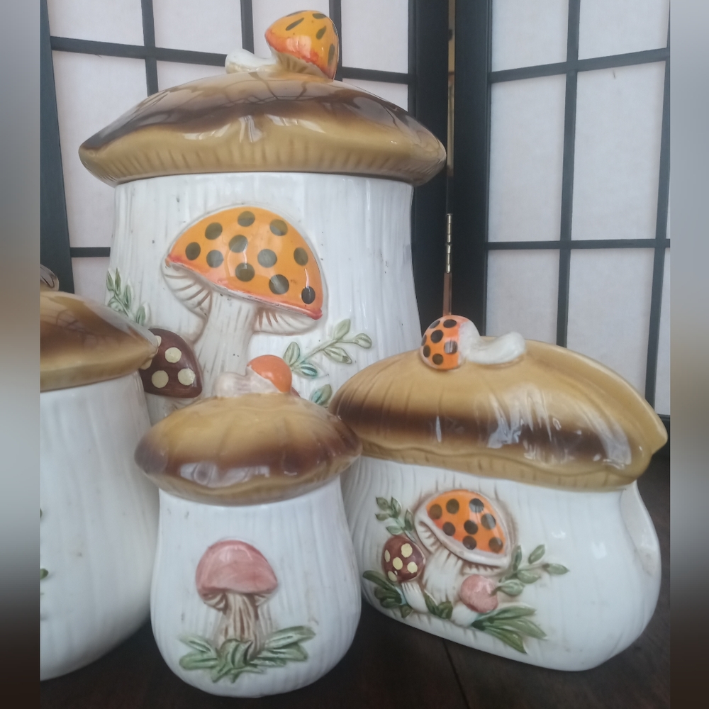 Vintage Sears Roebuck Merry Mushroom Canister Set W/ Napkin, Shakers and More! - Picture 5 of 8